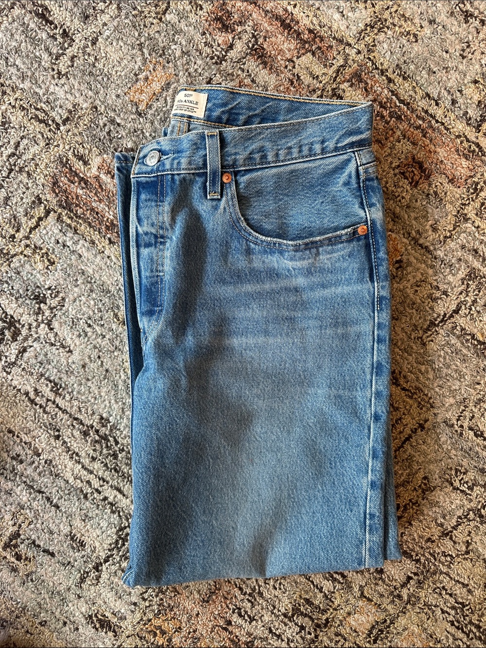 Levi’s 90’s 501 Ankle Jean 30x27 Medium Wash (Sweet Taboo) Like New
